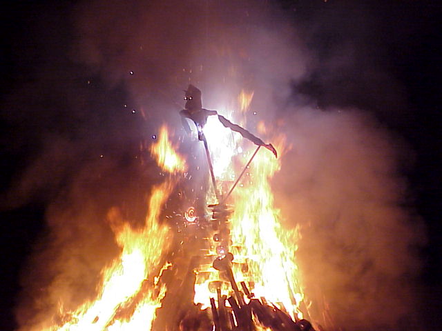 ../bonfire/bonfire-cm-012F.JPG, 44.2K