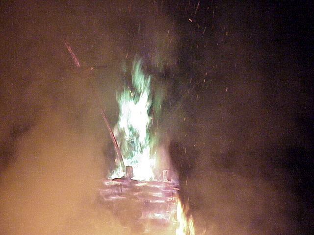 ../bonfire/bonfire-cm-021F.JPG, 56.9K